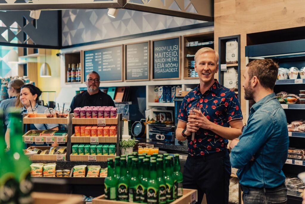 Reval-Cafe-to-go-new-store-concpet-(13)-min