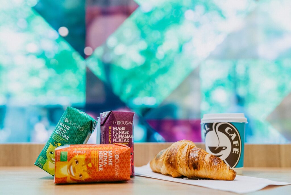 Reval-Cafe-to-go-new-store-concpet-(3)-min