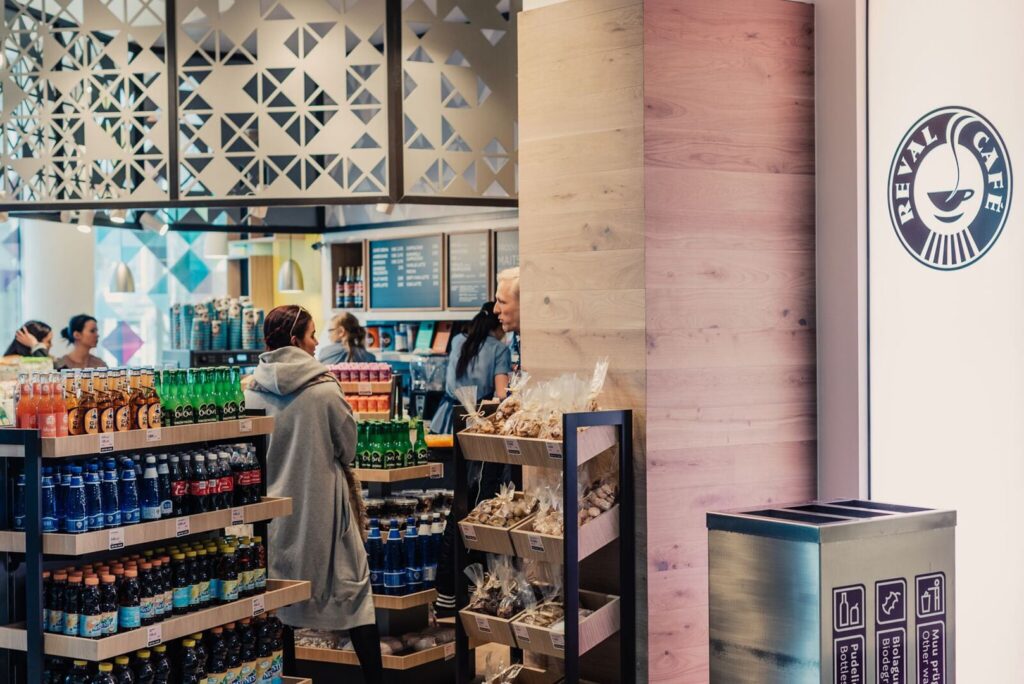 Reval-Cafe-to-go-new-store-concpet-(7)-min