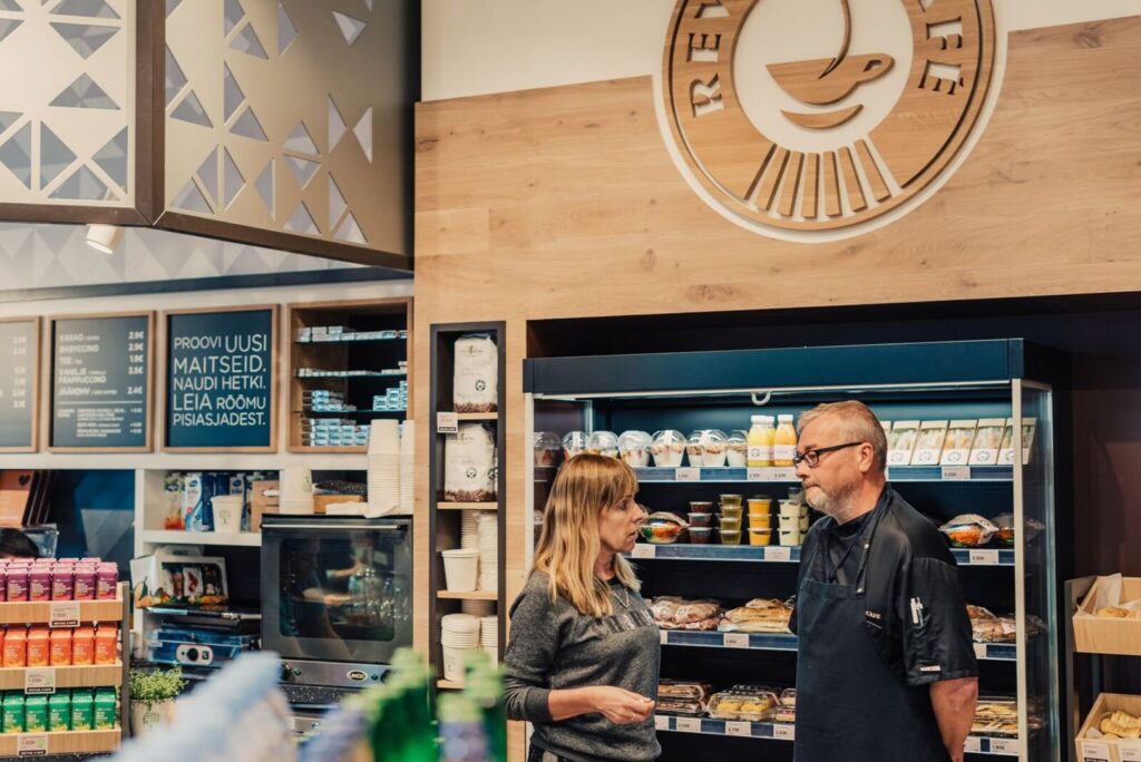 Reval-Cafe-to-go-new-store-concpet-(9)-min